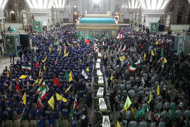کارکنان ایرانخودرو به سردار دلها ادای احترام کردند کارکنان ایرانخودرو به سردار دلها ادای احترام کردند