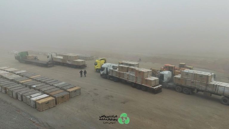 ورود ۱۱ هزار پنل خورشیدی به کارگاه نیروگاه پویای کرمانشاه/ هلدینگ «ومعادن» در مسیر توسعه انرژی پاک ورود ۱۱ هزار پنل خورشیدی به کارگاه نیروگاه پویای کرمانشاه/ هلدینگ «ومعادن» در مسیر توسعه انرژی پاک