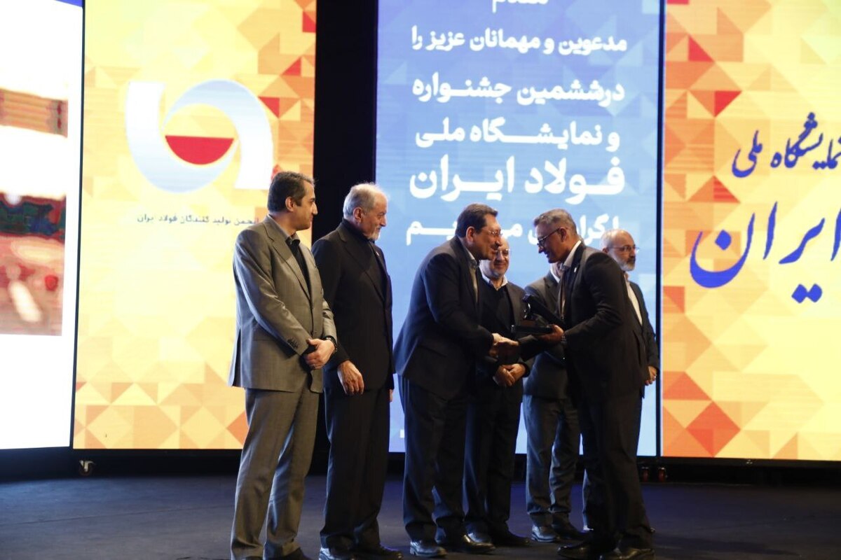 تقدیر از سرپرست معاونت بهره‌برداری فولاد هرمزگان به عنوان چهره تاثیرگذار در بومی‌سازی صنعت فولاد کشور