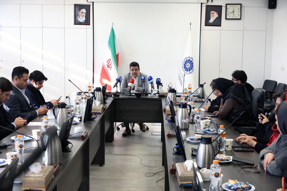 برای جبران کسری و بهروزرسانی شبکه انتقال برق ۳۵ میلیارد دلار سرمایه لازم است/ باید فرماندهی واحد انرژی در کشور ایجاد شود برای جبران کسری و بهروزرسانی شبکه انتقال برق ۳۵ میلیارد دلار سرمایه لازم است/ باید فرماندهی واحد انرژی در کشور ایجاد شود