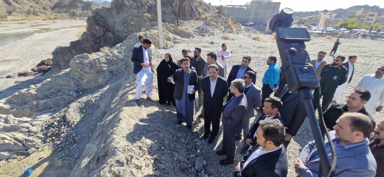 بازدید وزیر صمت از بستر رودخانه سرباز در استان سیستان و بلوچستان بازدید وزیر صمت از بستر رودخانه سرباز در استان سیستان و بلوچستان