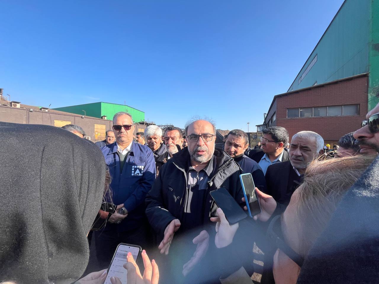 بازدید سهامداران و اهالی رسانه از معادن سنگ آهن احیا سپاهان/ تولید کنسانتره به ۲ میلیون تن افزایش مییابد بازدید سهامداران و اهالی رسانه از معادن سنگ آهن احیا سپاهان/ تولید کنسانتره به ۲ میلیون تن افزایش مییابد