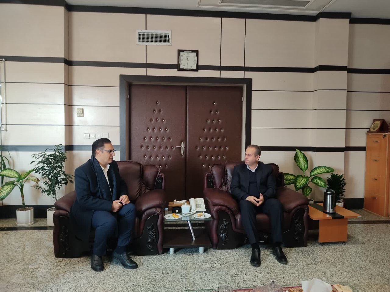 دیدار مدیر عامل شرکت آلومینای ایران با استاندار و سرپرستان معاونتهای استانداری خراسان شمالی دیدار مدیر عامل شرکت آلومینای ایران با استاندار و سرپرستان معاونتهای استانداری خراسان شمالی