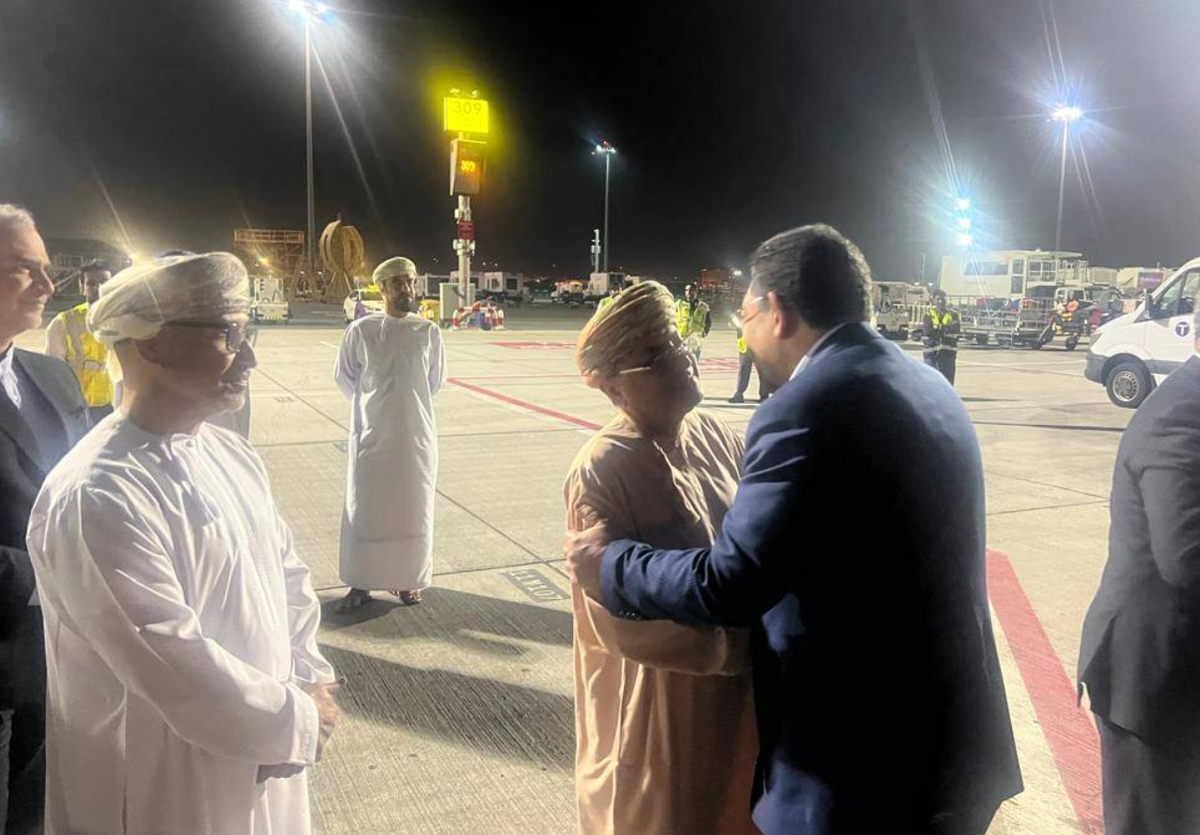وزیر صنعت، معدن و تجارت وارد فرودگاه مسقط شد