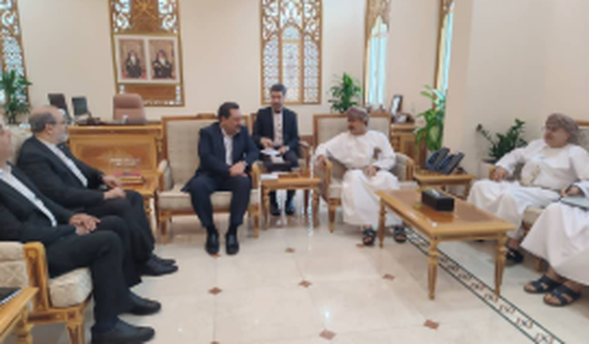 وزیر صنعت، معدن و تجارت با وزیر حمل‌ونقل و ارتباطات عمان دیدار و گفت‌و‌گو کرد