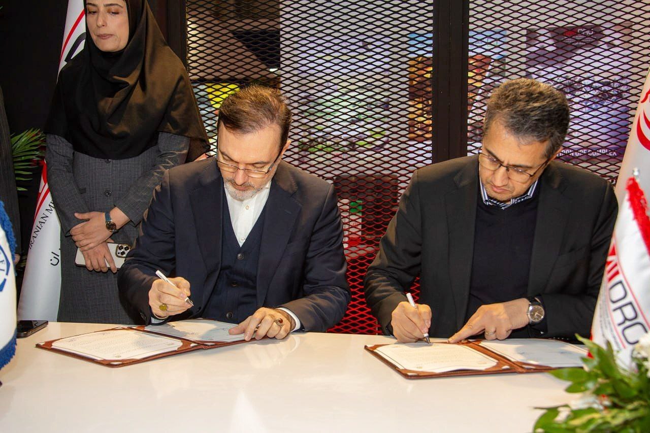 امضای تفاهمنامه همکاری بین ایمیدرو و صندوق ضمانت صادرات ایران امضای تفاهمنامه همکاری بین ایمیدرو و صندوق ضمانت صادرات ایران