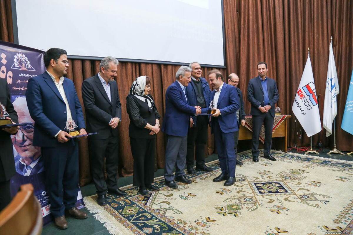 تقدیر از مدیرعامل فولاد هرمزگان در دومین جشنواره ملی جایزه 