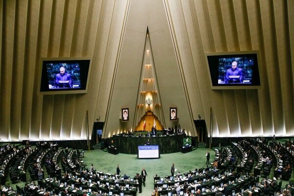 خانه صمت: حقوق کارگران با تعطیلی پنجشنبه‌ها ۱۰ درصد کاهش می‌یابد