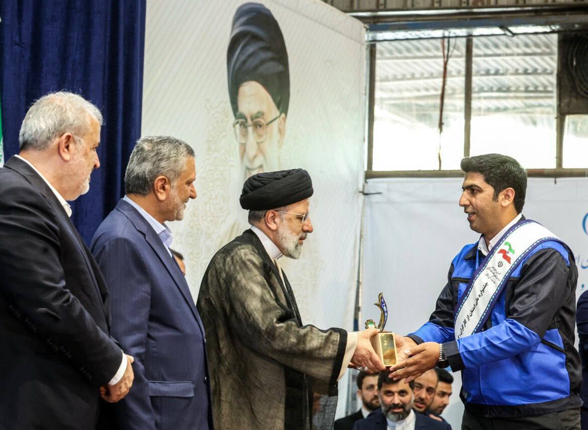 انتخاب کارگر نمونه و نخبه کشوری از شرکت توسعه آهن و فولاد گلگهر انتخاب کارگر نمونه و نخبه کشوری از شرکت توسعه آهن و فولاد گلگهر
