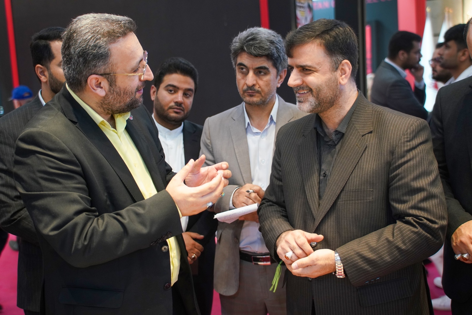 تولید مقاطع فولادی استاندارد و ریل در ذوب آهن اصفهان نقطه قوت نظام مقدس جمهوری اسلامی تولید مقاطع فولادی استاندارد و ریل در ذوب آهن اصفهان نقطه قوت نظام مقدس جمهوری اسلامی