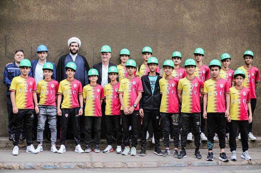 حضور مدیران و بازیکنان آکادمی در خط تولید و تقدیر از کارگران تلاشگر فولاد خوزستان حضور مدیران و بازیکنان آکادمی در خط تولید و تقدیر از کارگران تلاشگر فولاد خوزستان