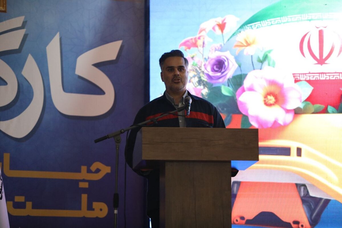 کارگران فولاد اکسین در ابتدای سال شعار 