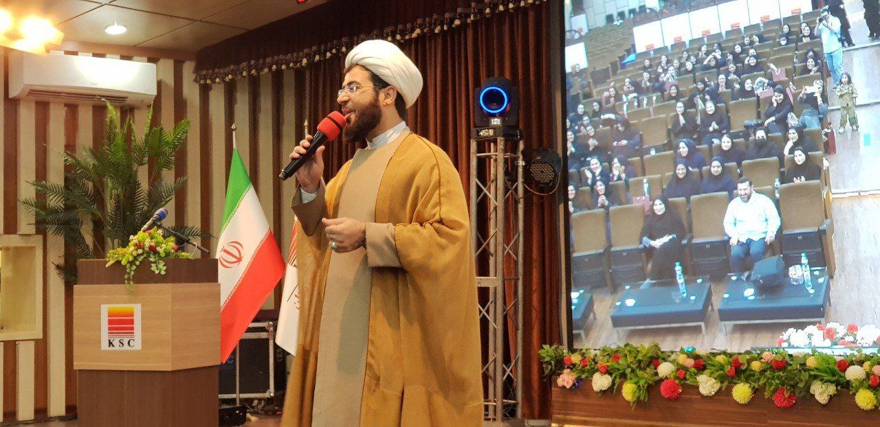 جشن بانوی کرامت ویژه بانوان شاغل گروه فولاد خوزستان برگزار شد جشن بانوی کرامت ویژه بانوان شاغل گروه فولاد خوزستان برگزار شد