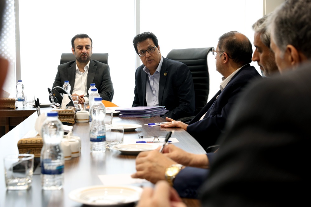 برای تحقق جهش تولید، باید مشکل کمبود نقدینگی واحد‌های تولیدی رفع شود