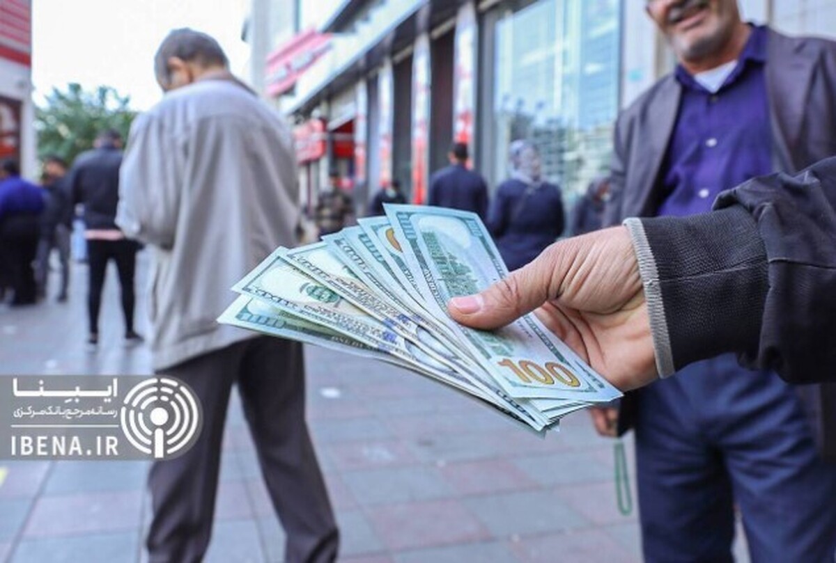 روند نزولی قیمت دلار در بازار آزاد سرعت گرفت/ اختلاف ۱۰۰۰ تومانی نرخ خرید و فروش