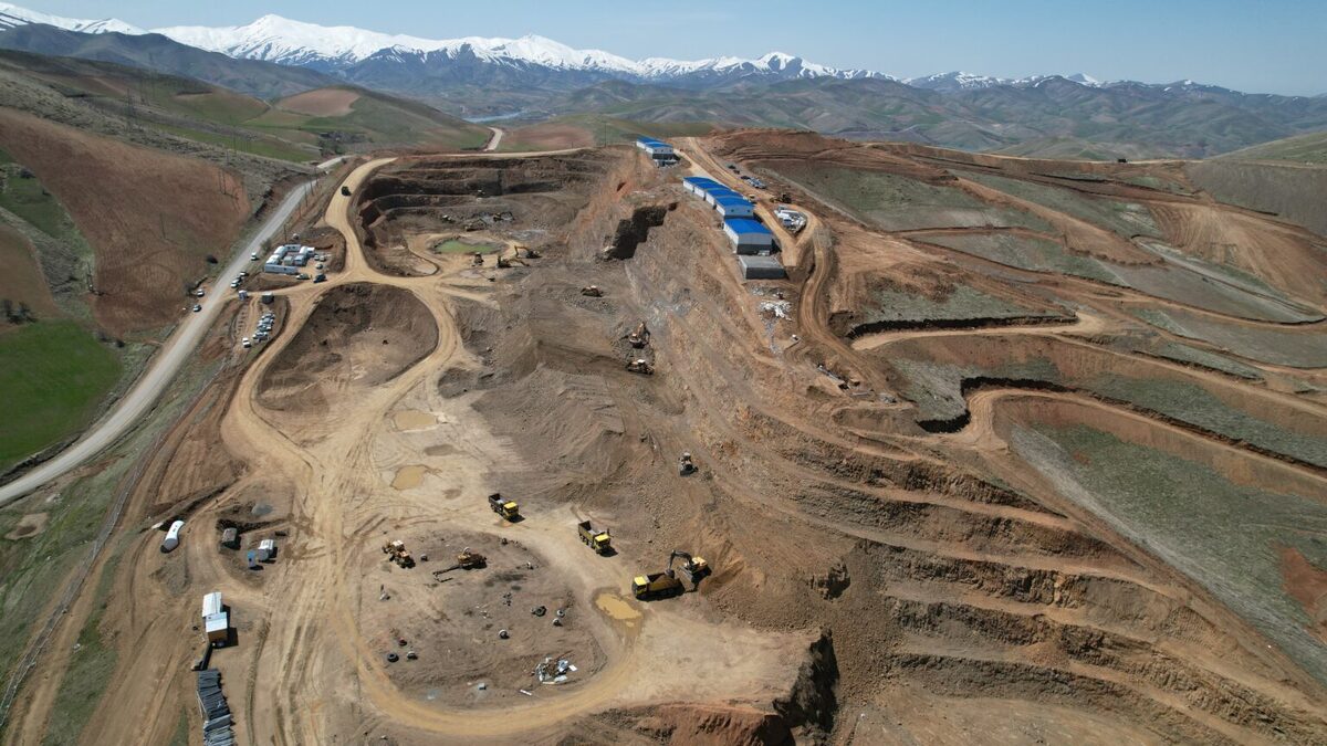 جلسه ارزیابی عملکرد سال ۱۴۰۲ شرکت توسعه معادن طلای کردستان برگزار شد