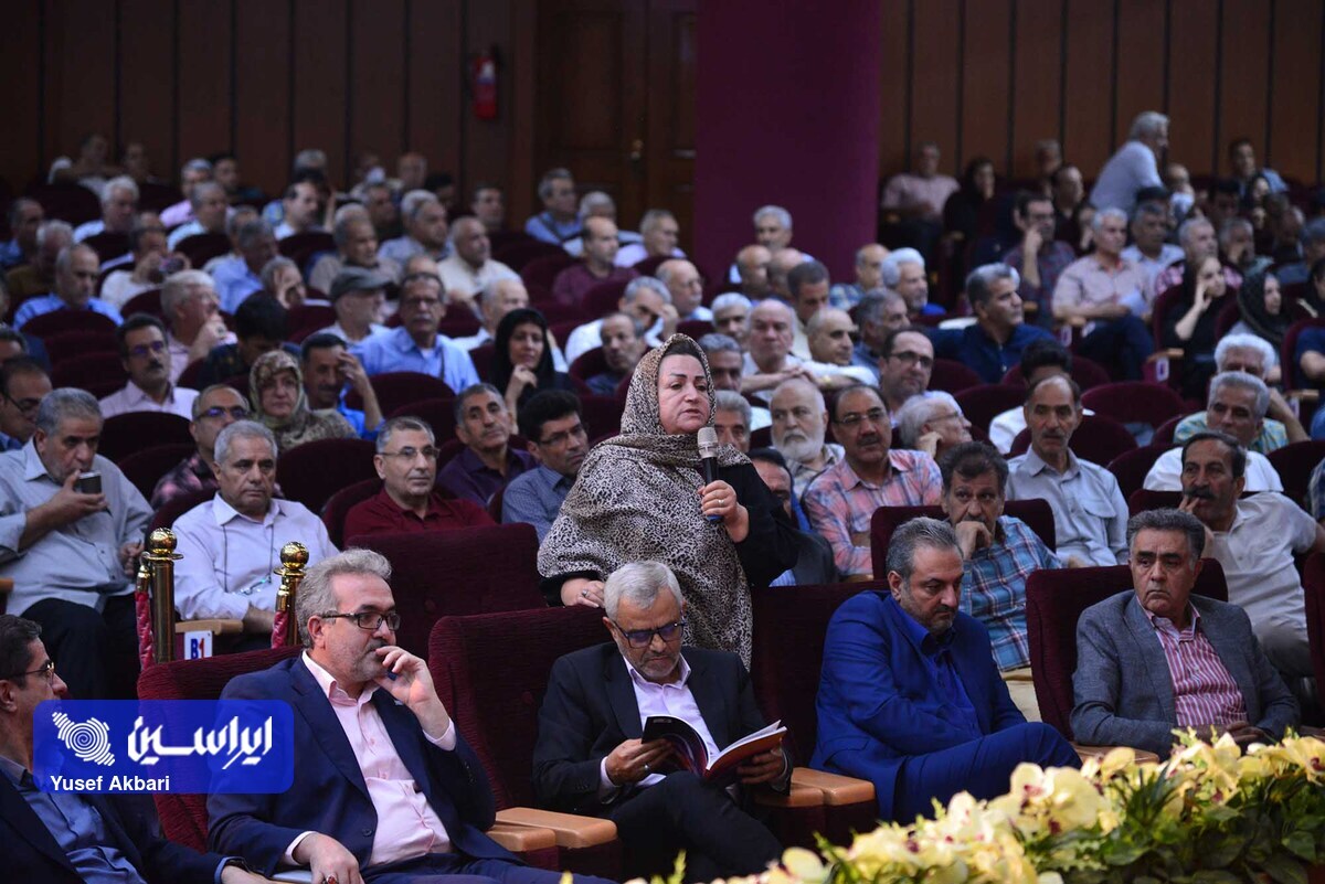 ۵۱ درصد سود خالص آتیهفولاد بین سهامداران توزیع شد/ رشد ۳ برابری سود تقسیمی نسبت به سال گذشته ۵۱ درصد سود خالص آتیهفولاد بین سهامداران توزیع شد/ رشد ۳ برابری سود تقسیمی نسبت به سال گذشته