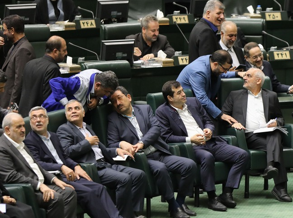 وزیر پیشنهادی صمت توانایی ساماندهی بازار کالا‌های بادوام مانند خودرو و لوازم خانگی را دارد