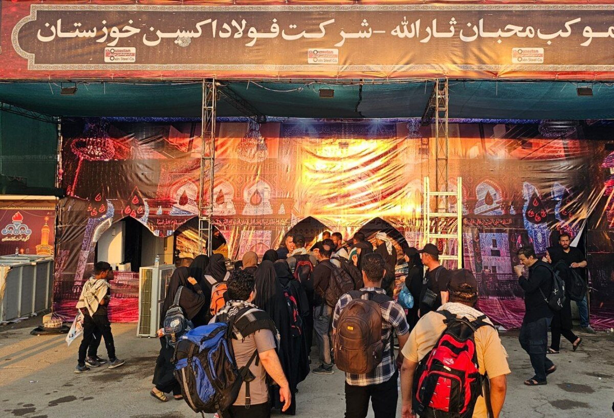 خدمات‌رسانی موکب شرکت فولاد اکسین خوزستان در مرز شلمچه/ فولاد اکسین پای کار عاشقان حسین