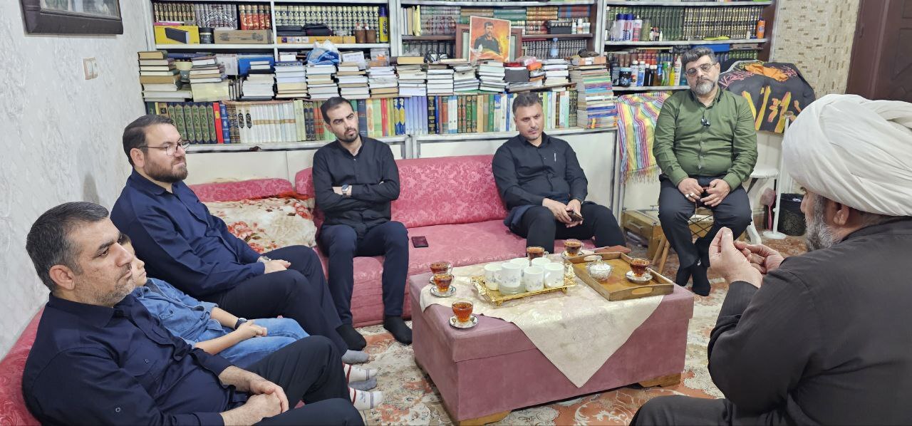 دیدار مجموعه روابط عمومی و پایگاه مقاومت بسیج شرکت فولاد اکسین خوزستان با یکی از آزادگان دوران دفاع مقدس دیدار مجموعه روابط عمومی و پایگاه مقاومت بسیج شرکت فولاد اکسین خوزستان با یکی از آزادگان دوران دفاع مقدس