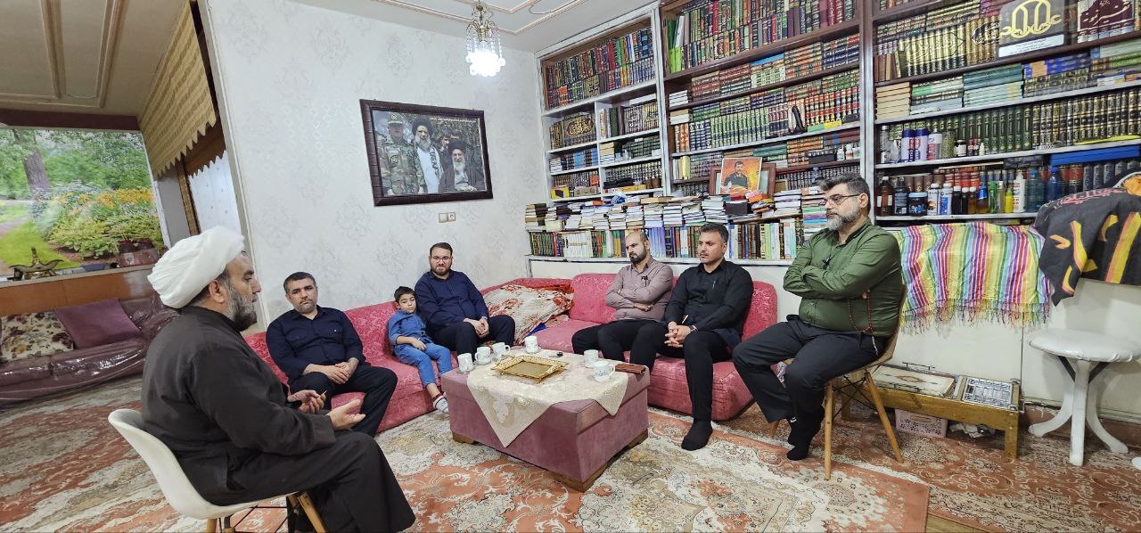 دیدار مجموعه روابط عمومی و پایگاه مقاومت بسیج شرکت فولاد اکسین خوزستان با یکی از آزادگان دوران دفاع مقدس دیدار مجموعه روابط عمومی و پایگاه مقاومت بسیج شرکت فولاد اکسین خوزستان با یکی از آزادگان دوران دفاع مقدس