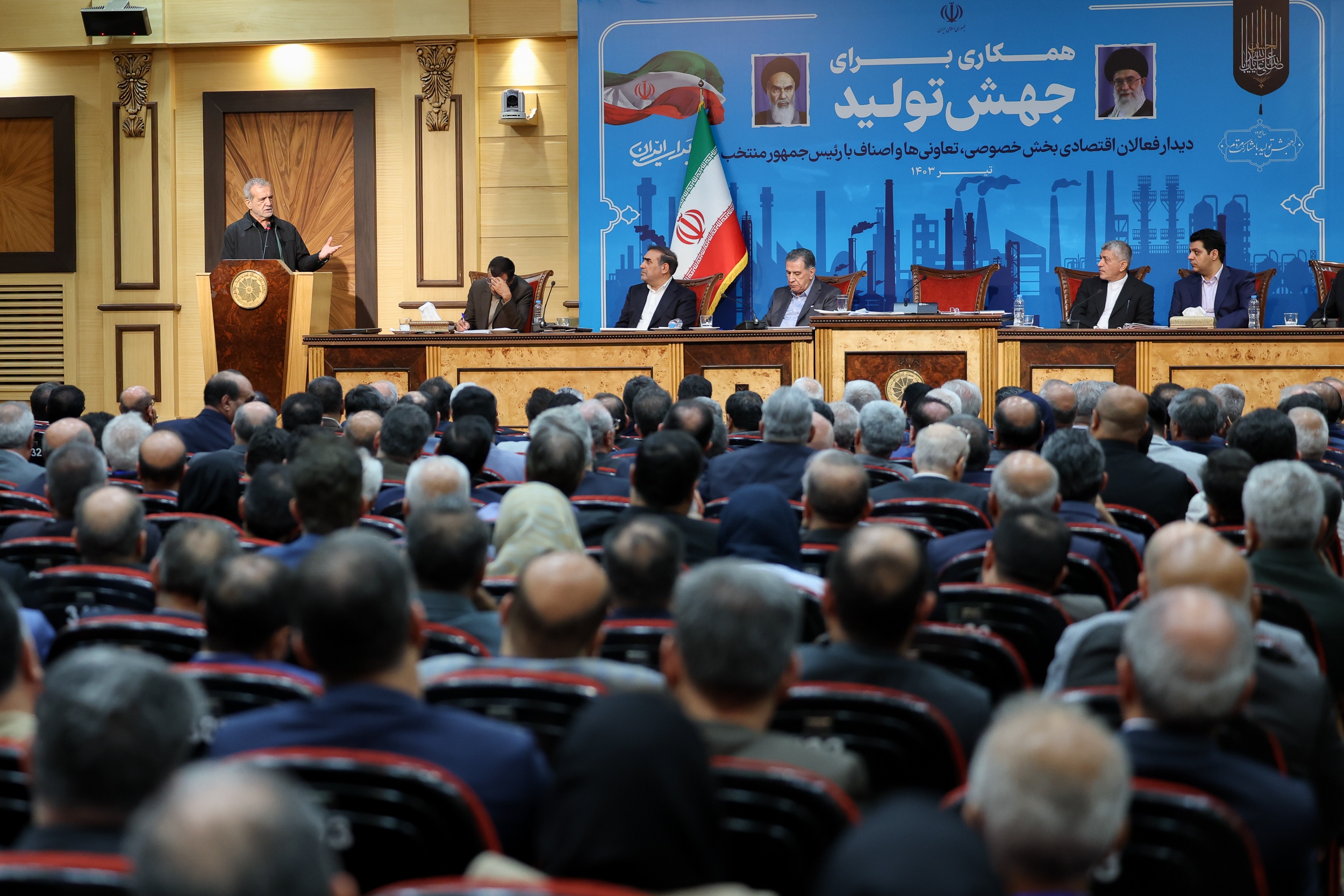لزوم تغییر حکمرانی در حوزه معدن/ مهمترین ظرفیت اقتصادی کشور چیست؟ / ۹۸ درصد ظرفیتهای معدنی کشور را حبس کردیم/ آقای پزشکیان شما آخرین امید مردم ایران هستید و طرحی نو در اندازید لزوم تغییر حکمرانی در حوزه معدن/ مهمترین ظرفیت اقتصادی کشور چیست؟ / ۹۸ درصد ظرفیتهای معدنی کشور را حبس کردیم/ آقای پزشکیان شما آخرین امید مردم ایران هستید و طرحی نو در اندازید