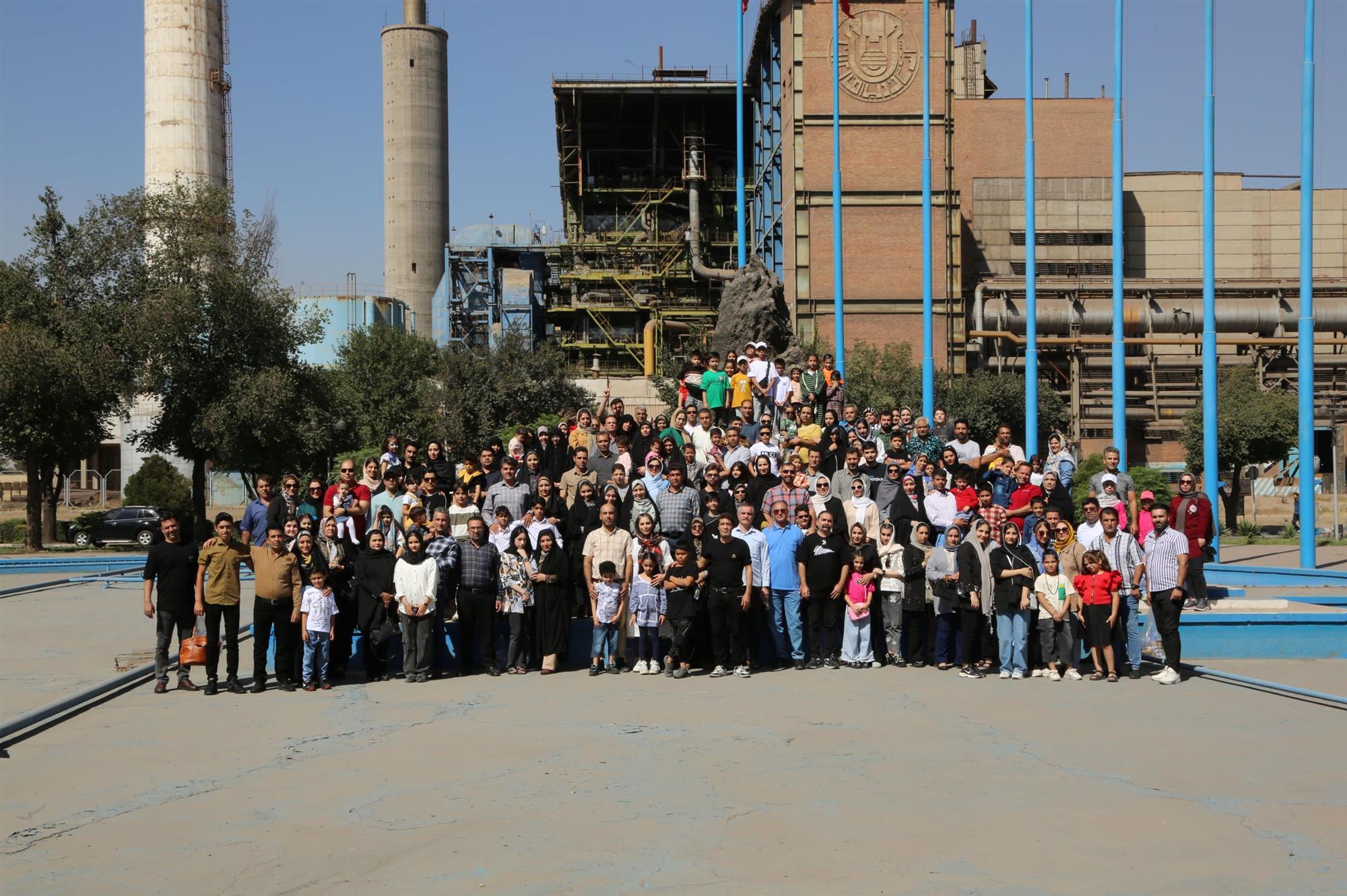برگزاری اولین برنامه بازدید خانوادههای ذوب آهنی از خط تولید در سال ۱۴۰۳ برگزاری اولین برنامه بازدید خانوادههای ذوب آهنی از خط تولید در سال ۱۴۰۳