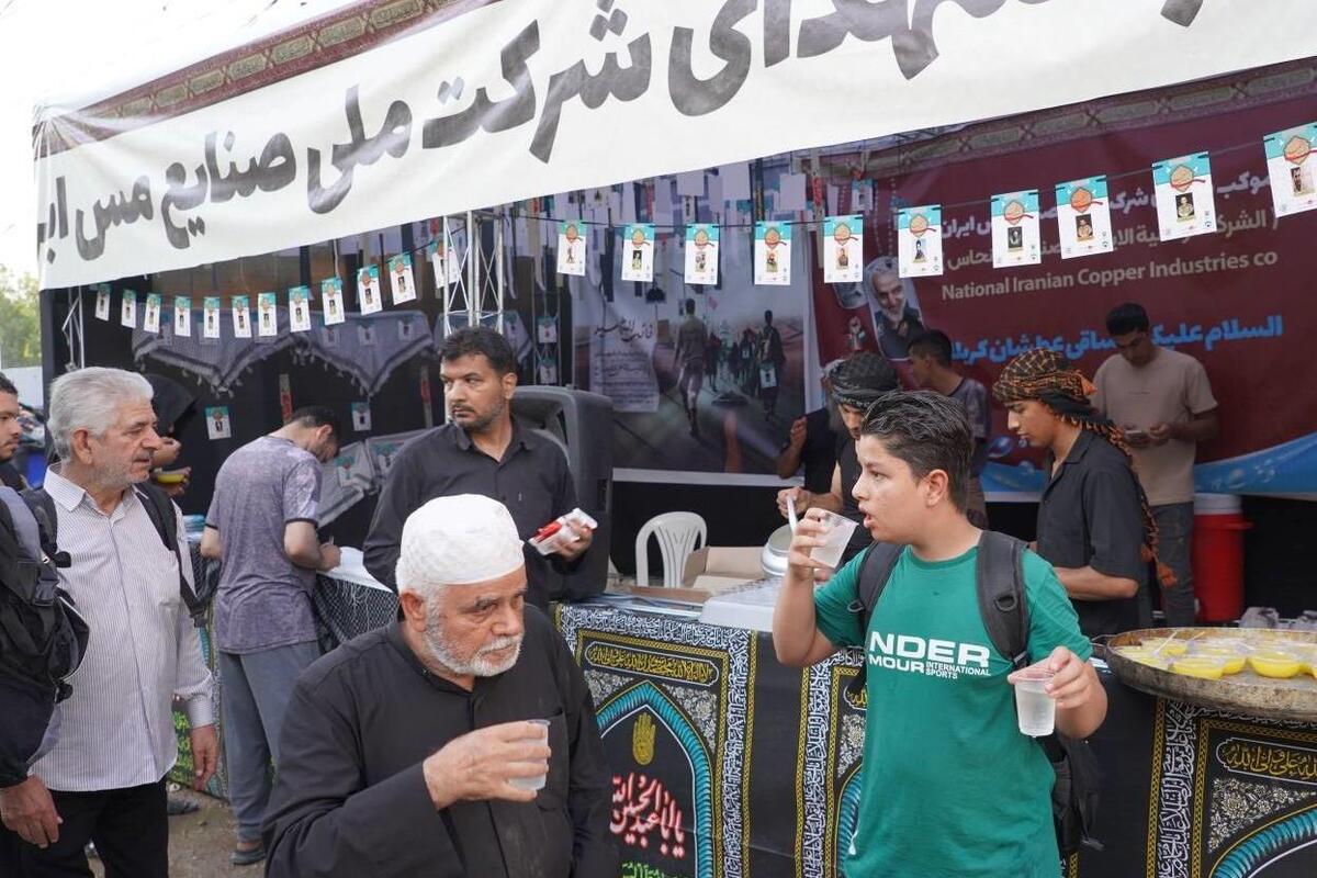 تداوم خدمت‌رسانی موکب شهدای مس در مرز مهران هم‌زمان با موج بازگشت زائران
