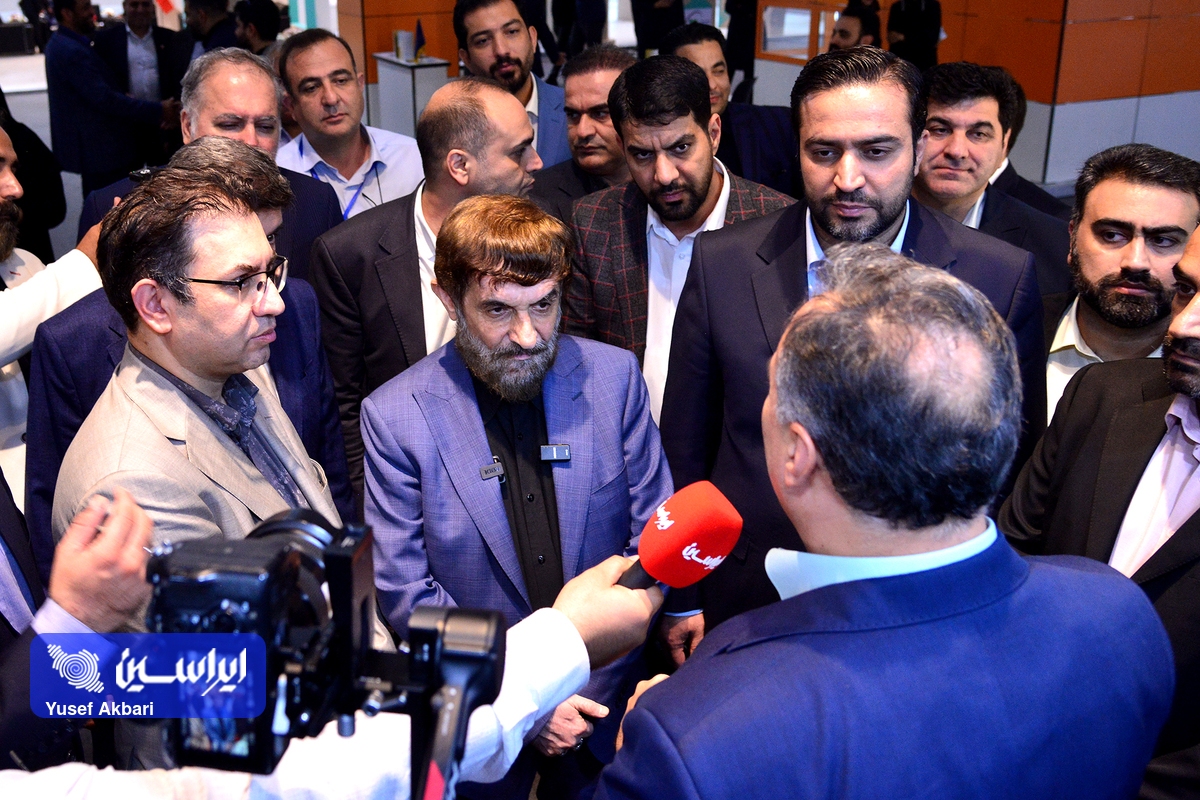 رئیس گروه اقتصادی دفتر مقام معظم رهبری از غرفه فولاد مبارکه بازدید کرد رئیس گروه اقتصادی دفتر مقام معظم رهبری از غرفه فولاد مبارکه بازدید کرد