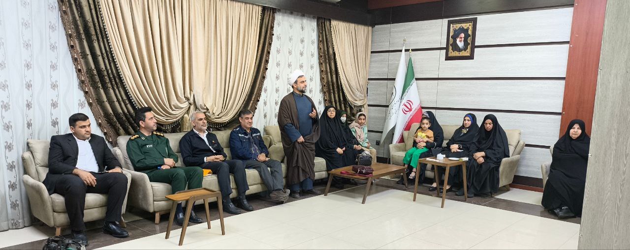 اعزام خانواده شهدای فولاد خوزستان به زیارت حرم رضوی اعزام خانواده شهدای فولاد خوزستان به زیارت حرم رضوی