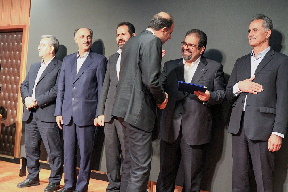تقدیر از مدیرعامل فولاد مبارکه به خاطر ایفای نقش برجسته در به ثمر نشستن پروژهای شرکت مهندسی و توسعه گاز ایران تقدیر از مدیرعامل فولاد مبارکه به خاطر ایفای نقش برجسته در به ثمر نشستن پروژهای شرکت مهندسی و توسعه گاز ایران