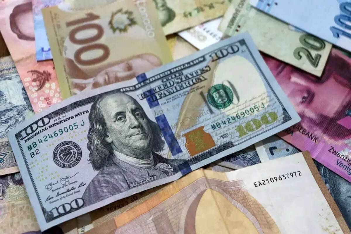 قیمت دلار ۴۹ هزار و ۵۹۸ تومان شد/ نرخ ارز امروز ۷ مهر