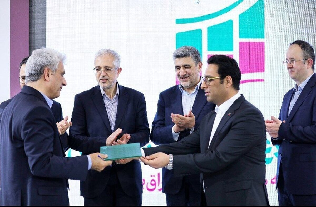 امضای تفاهم‌نامه همکاری شرکت اطلاع‌رسانی و آموزش بورس با کانون نهاد‌های سرمایه‌گذاری و مرکز مالی ایران در نمایشگاه کیش‌ اینوکس