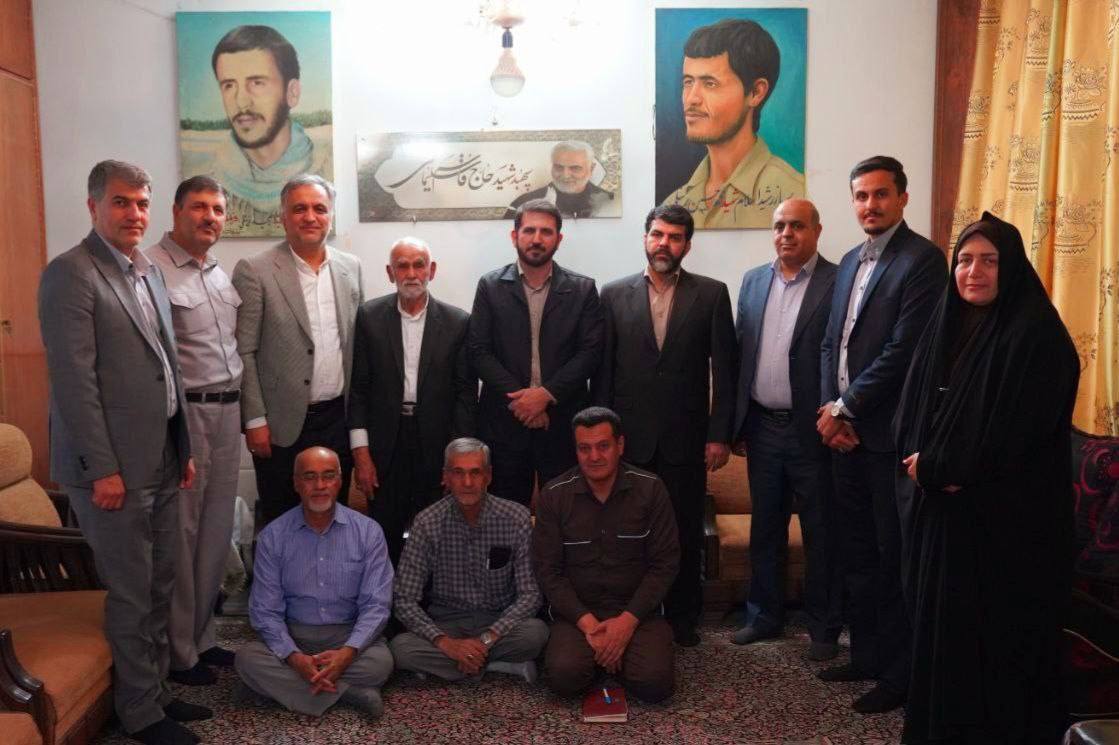 دیدار دکتر اهرابی با خانواده شهید «مجید زینلی»، از شهدای صنعت مس در رفسنجان دیدار دکتر اهرابی با خانواده شهید «مجید زینلی»، از شهدای صنعت مس در رفسنجان