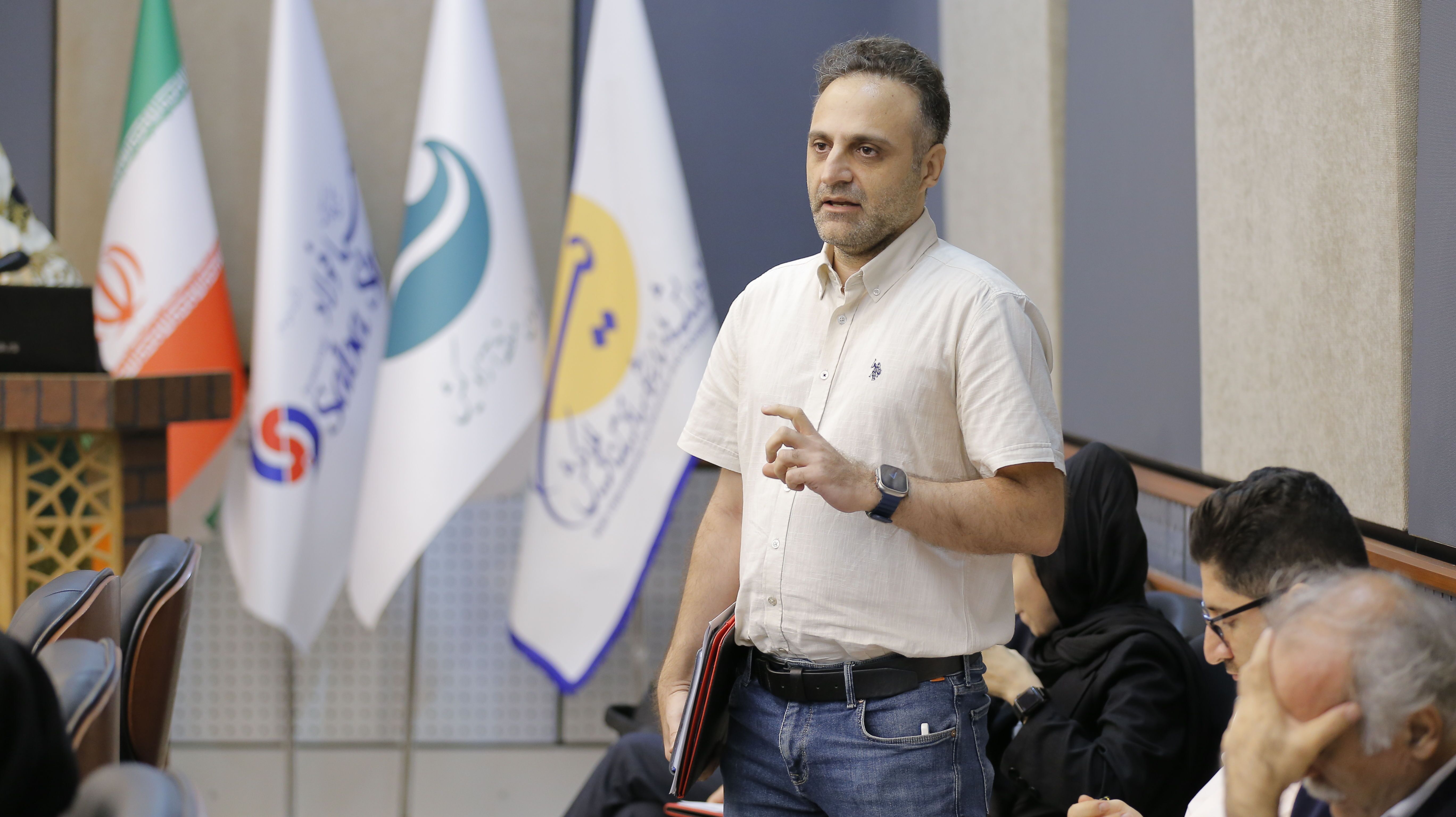 ارز تکنرخی خواسته تولیدکنندگان فولاد است/ موضوع تامین انرژی فولادسازان را جدی بگیریم ارز تکنرخی خواسته تولیدکنندگان فولاد است/ موضوع تامین انرژی فولادسازان را جدی بگیریم