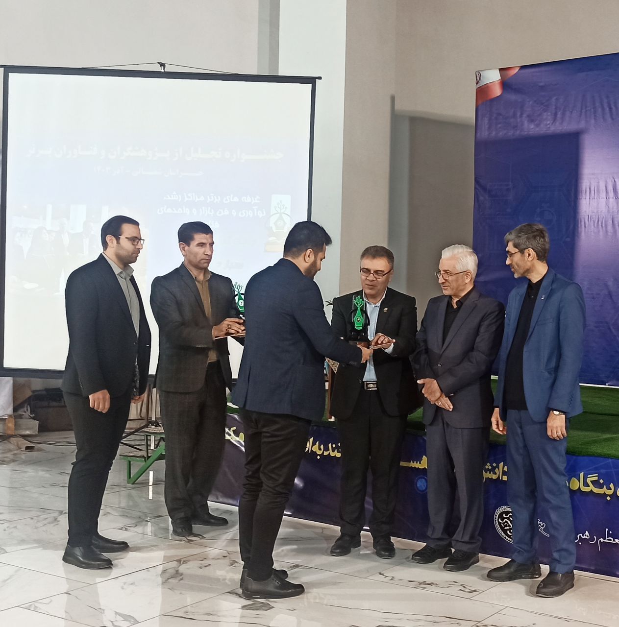 آلومینای ایران، غرفه برتر نمایشگاه دستاوردهای پژوهش و فناوری خراسان شمالی شد آلومینای ایران، غرفه برتر نمایشگاه دستاوردهای پژوهش و فناوری خراسان شمالی شد
