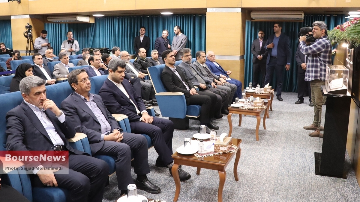 گزارش تصویری رونمایی از معاملات شمش نقره در بازار‌های مالی و مشتقه بورس کالای ایران