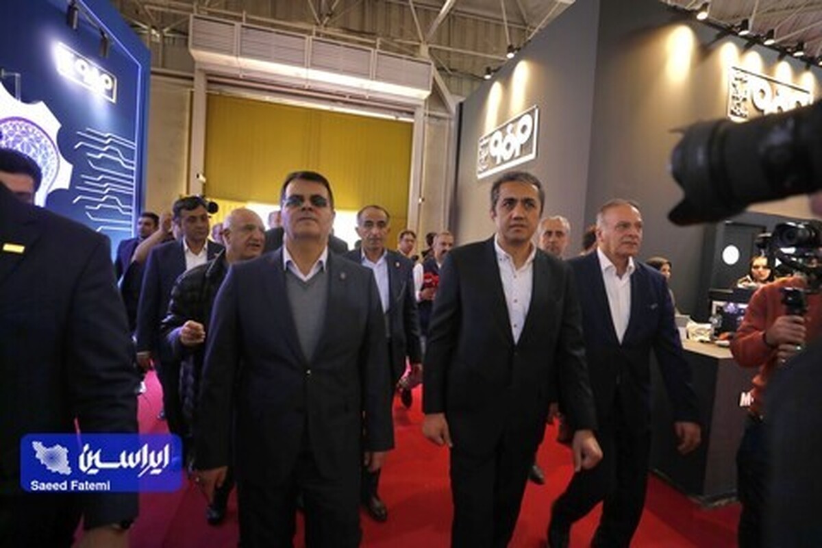 رئیس هیات عامل ایمیدرو از سالن اختصاصی فولاد مبارکه بازدید کرد