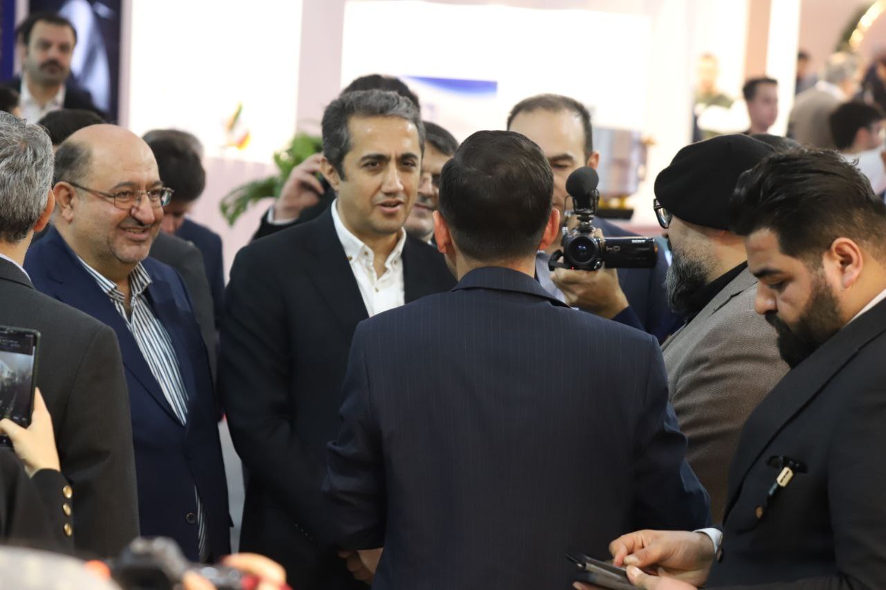 بازدید معاون وزیر صمت از غرفه فولاد اکسین خوزستان در نخستین روز از نمایشگاه ایران متافو ۲۰۲۴ بازدید معاون وزیر صمت از غرفه فولاد اکسین خوزستان در نخستین روز از نمایشگاه ایران متافو ۲۰۲۴