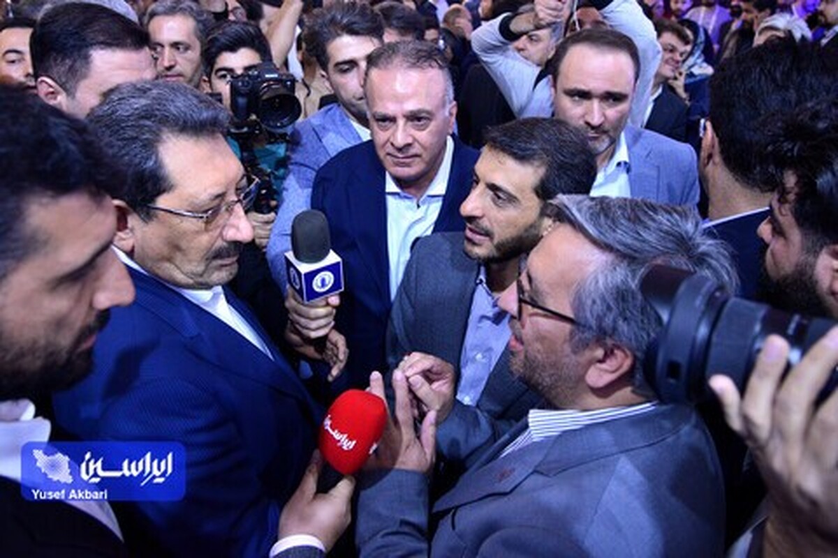بازدید وزیر صمت از سالن اختصاصی فولاد مبارکه در بیست‌ویکمین نمایشگاه ایران متافو