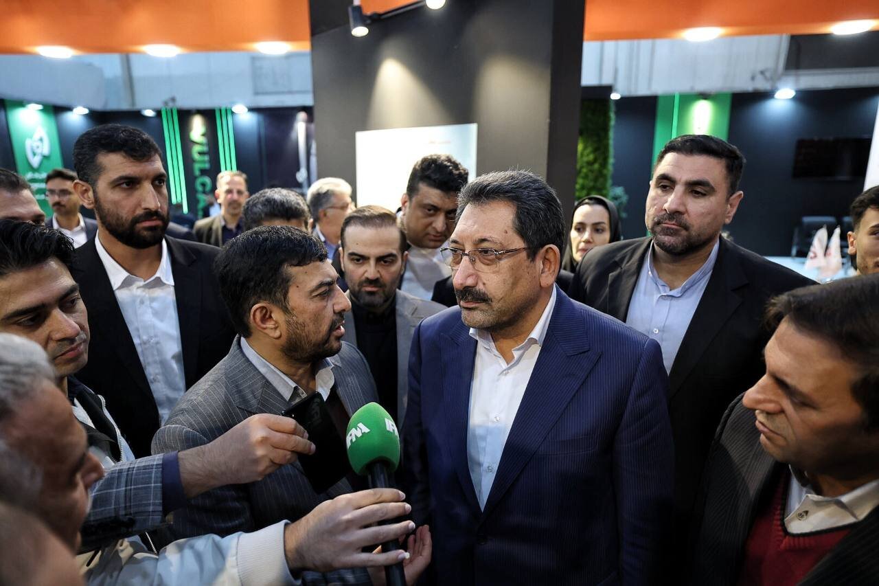 بازدید وزیر صنعت، معدن و تجارت از غرفه شرکت ملی صنایع مس ایران بازدید وزیر صنعت، معدن و تجارت از غرفه شرکت ملی صنایع مس ایران
