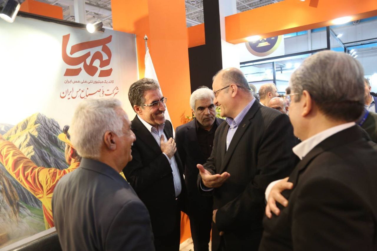 بازدید رئیس و نایب رئیس کمیسیون صنایع و معادن مجلس از غرفه شرکت ملی صنایع مس ایران بازدید رئیس و نایب رئیس کمیسیون صنایع و معادن مجلس از غرفه شرکت ملی صنایع مس ایران