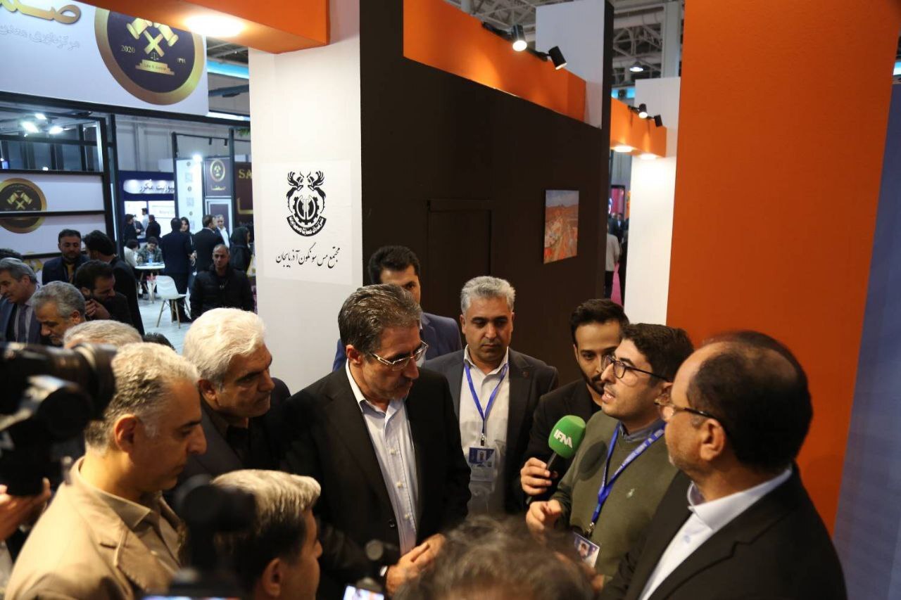 بازدید رئیس و نایب رئیس کمیسیون صنایع و معادن مجلس از غرفه شرکت ملی صنایع مس ایران بازدید رئیس و نایب رئیس کمیسیون صنایع و معادن مجلس از غرفه شرکت ملی صنایع مس ایران