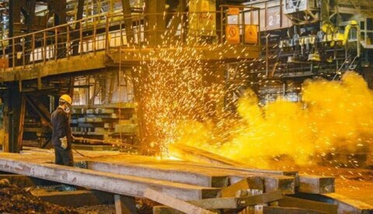یک مجتمع فولادی برای کارکنان جدید برنامه سازگاری تعریف کرد