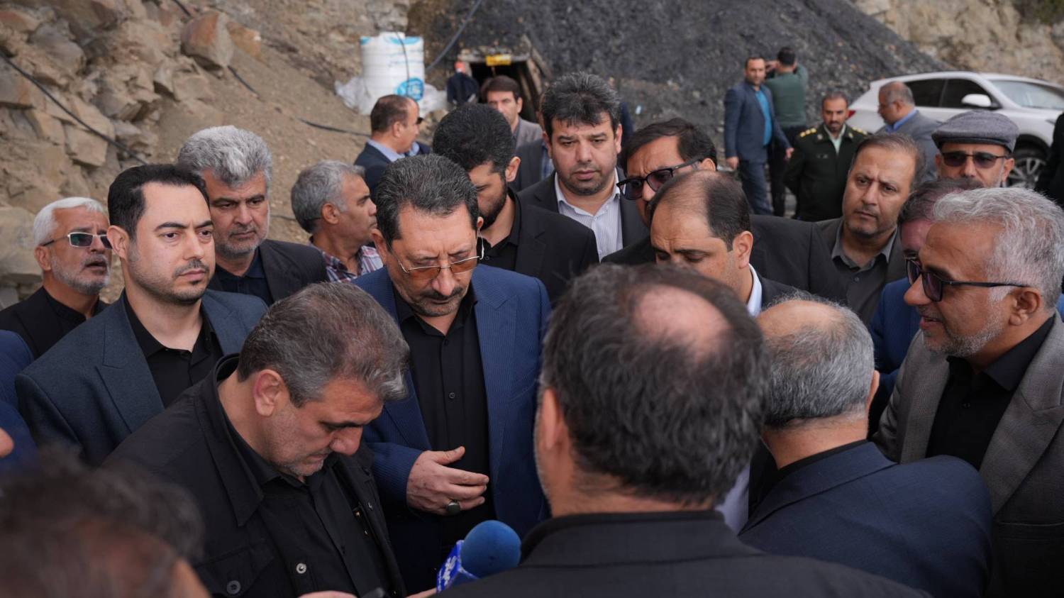 بازدید وزیر صمت از معدن مهماندویه در پی دستور رئیسجمهور برای رسیدگی به ماجرای حادثه این معدن بازدید وزیر صمت از معدن مهماندویه در پی دستور رئیسجمهور برای رسیدگی به ماجرای حادثه این معدن