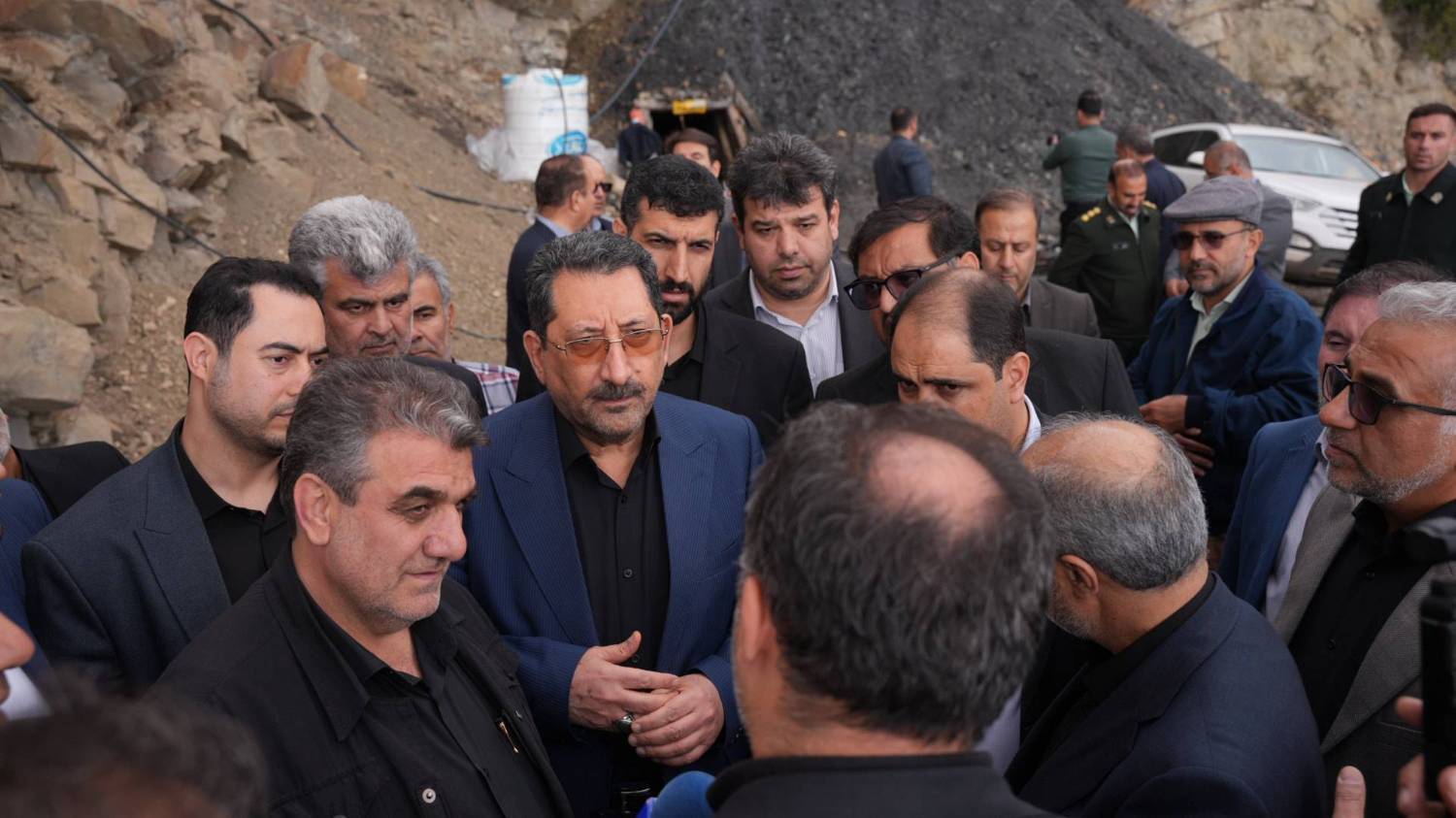 بازدید وزیر صمت از معدن مهماندویه در پی دستور رئیسجمهور برای رسیدگی به ماجرای حادثه این معدن بازدید وزیر صمت از معدن مهماندویه در پی دستور رئیسجمهور برای رسیدگی به ماجرای حادثه این معدن