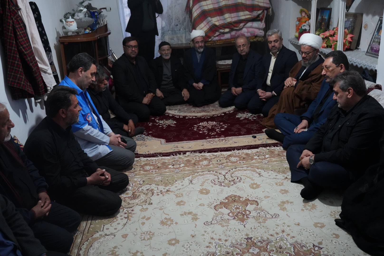 دیدار وزیر صمت با خانواده درگذشتگان معدن مهماندویه دیدار وزیر صمت با خانواده درگذشتگان معدن مهماندویه