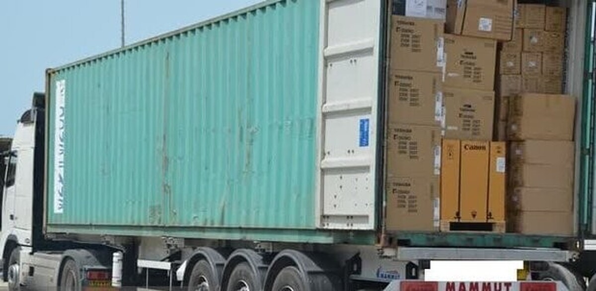 ۲۹ تن سنگ معدنی کرومیت قاچاق در حاجی‌آباد کشف شد