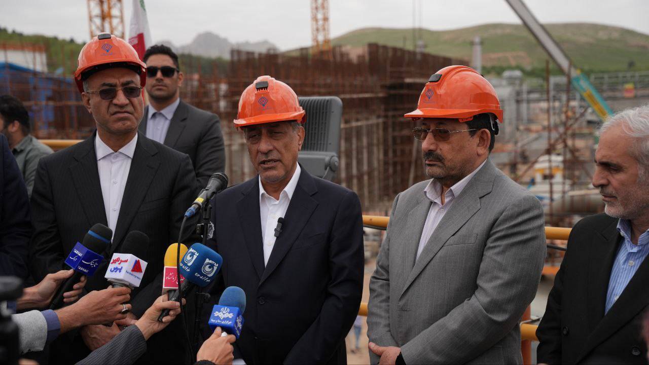 بازدید معاون اجرایی رئیسجمهور و وزیر صمت از فاز دوم توسعه صنایع پتروشیمی کرمانشاه بازدید معاون اجرایی رئیسجمهور و وزیر صمت از فاز دوم توسعه صنایع پتروشیمی کرمانشاه