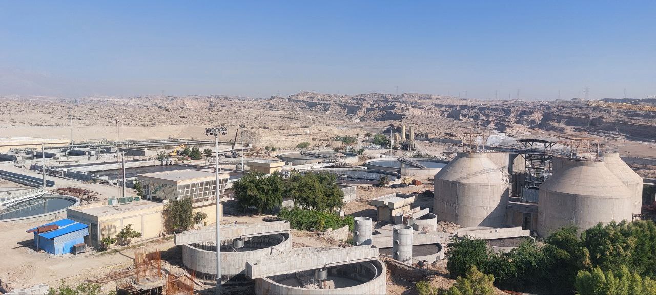 بازدید خبرنگاران از تاسیسات بزرگ‌ترین طرح ساماندهی پساب شهری ایران در بندرعباس